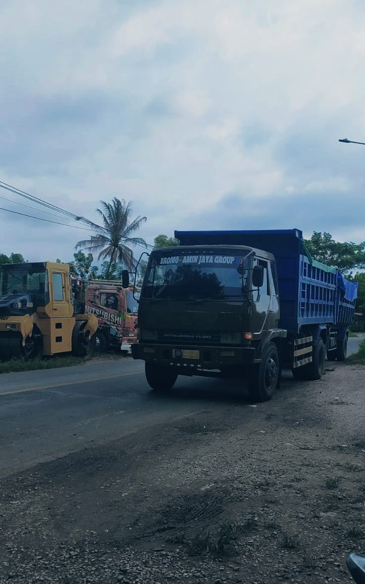 Proyek Perbaikan Jembatan PT Amin Jaya Bikin macet Jalan nasional