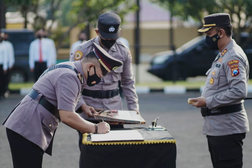 Kapolres Sampang Pimpin Upacara Sertijab, Ini Daftar Pejabat Yang Dimutasi