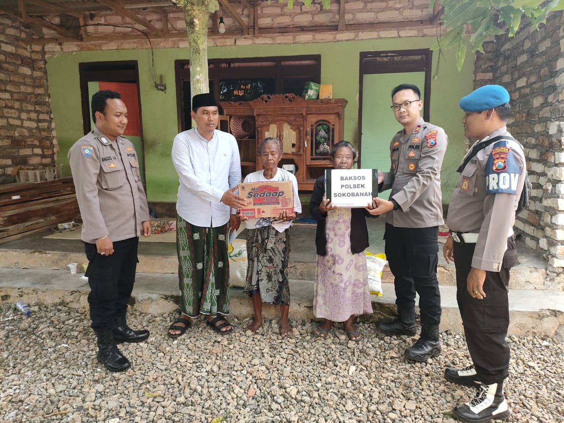 Usai Sertijab Kapolsek Iptu Ivan Danara Oktavian Blusukan Bagikan Sembako