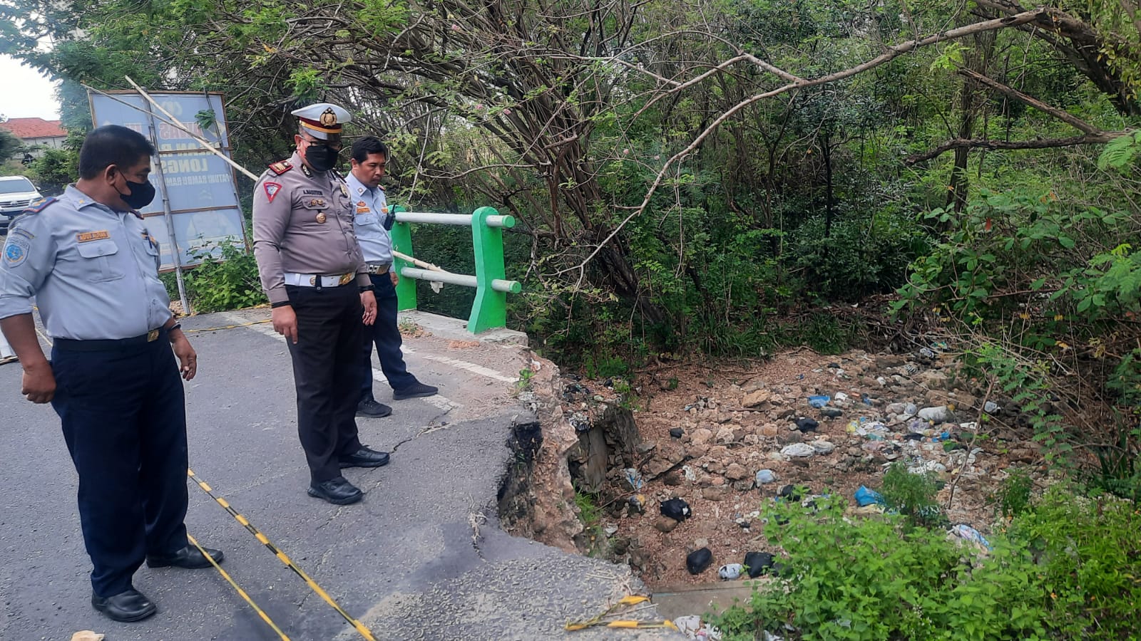 Sat Lantas Polres Sampang  Koordinasi Dengan Dishub Terkait Jembatan Longsor