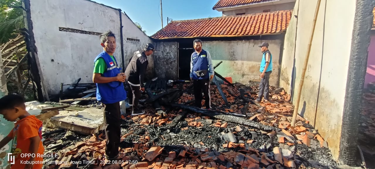 Anggota DPRD Kota Sampang Sambangi Korban Kebakaran