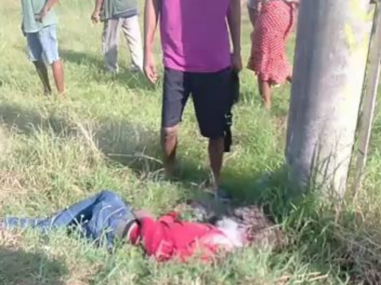 Usai Nyuri Hp Pelajar, Dua Orang Pria di Bangkalan Diamuk Masa