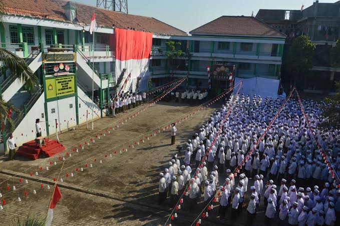 Perda Dana Abadi Pesantren Masih Ditangan Gubernur 
