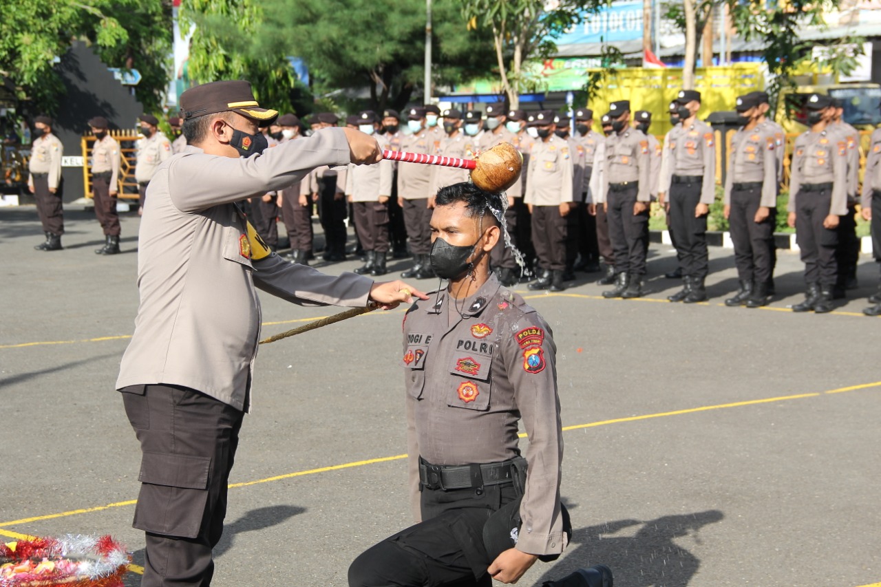 Upacara Tradisi Penyambutan Bintara Remaja  Polri T.A. 2022 Polres Sampang