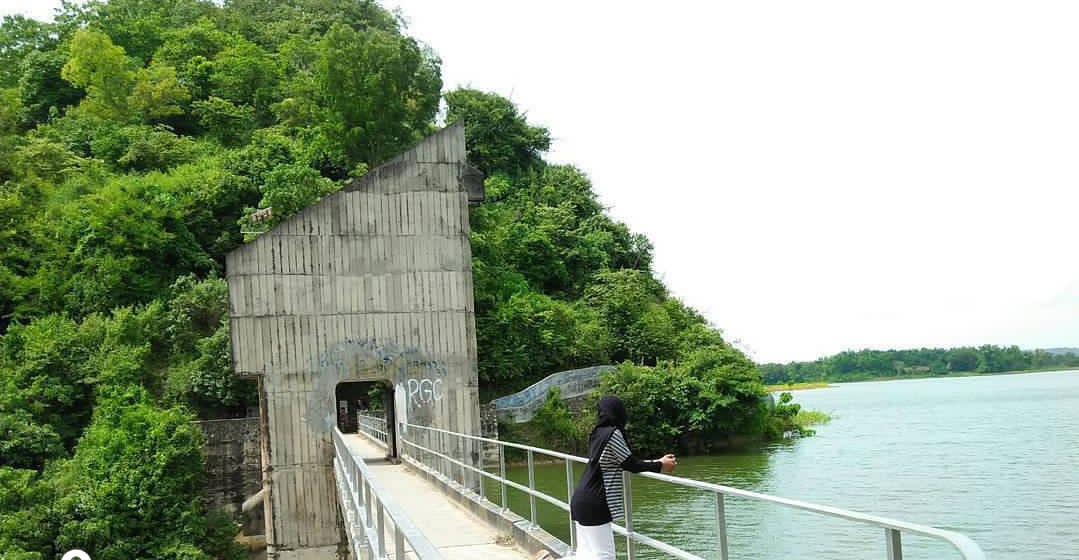Wisata Alam Waduk Klampis Menyajikan Eksotis Spot Foto Istagramable