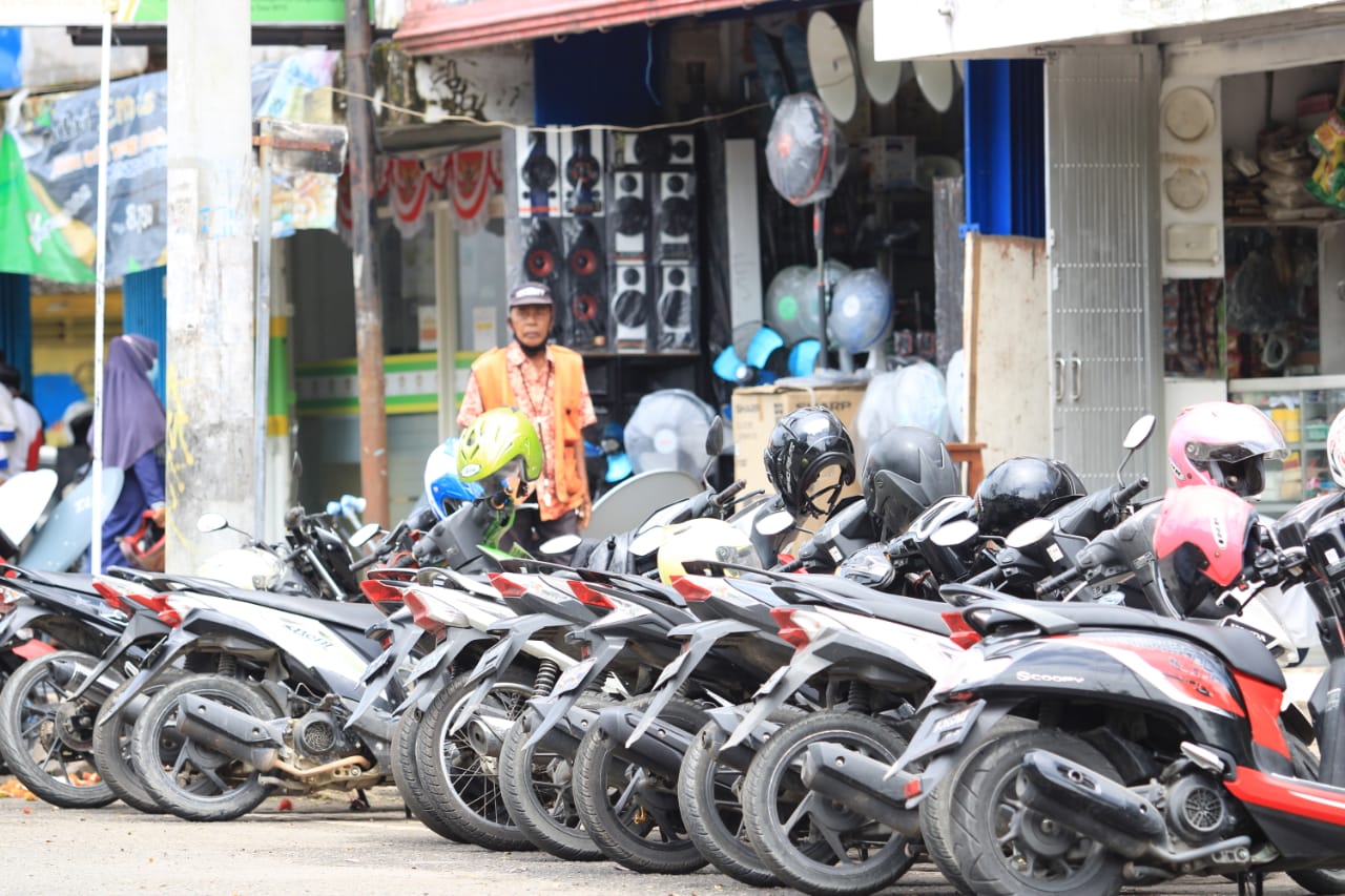 Parkir Berlangganan Masih Dikeluhkan oleh Warga Bangkalan