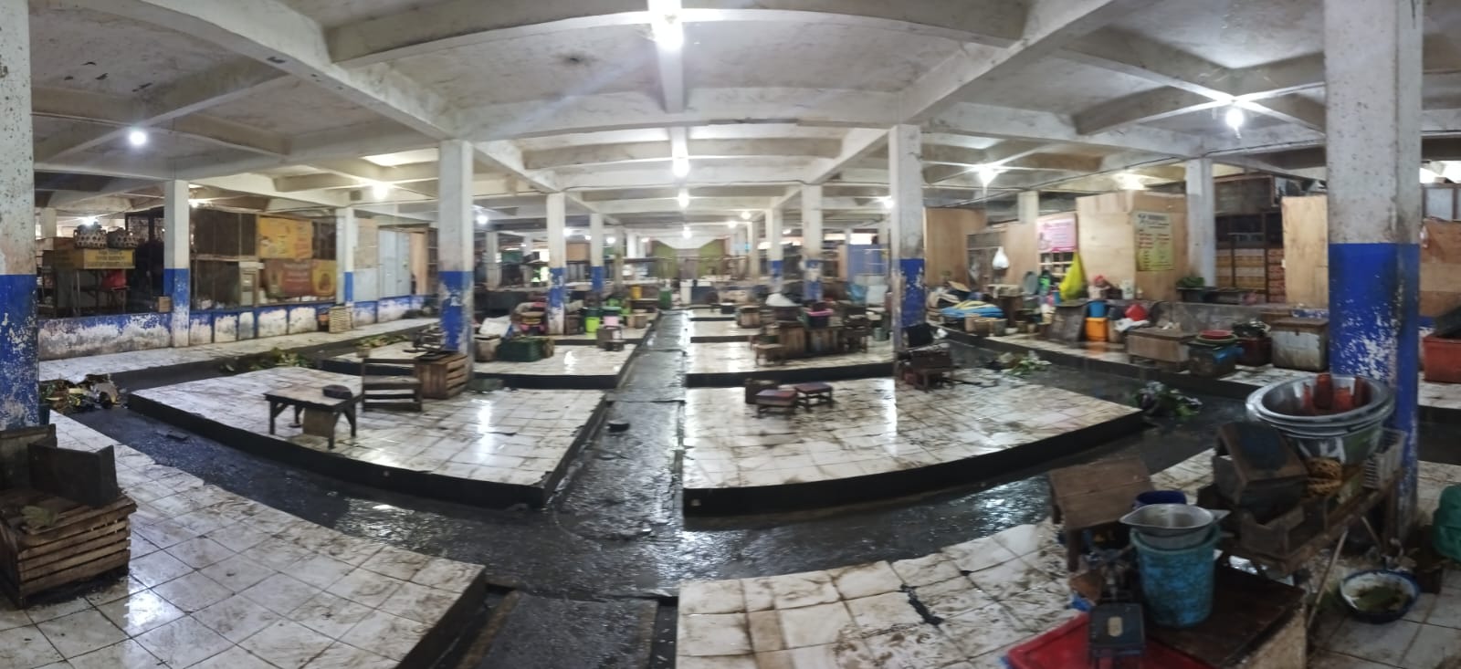 Bobroknya Fasilitas Umum dan Jual Beli Kios di Pasar Srimangunan Sampang