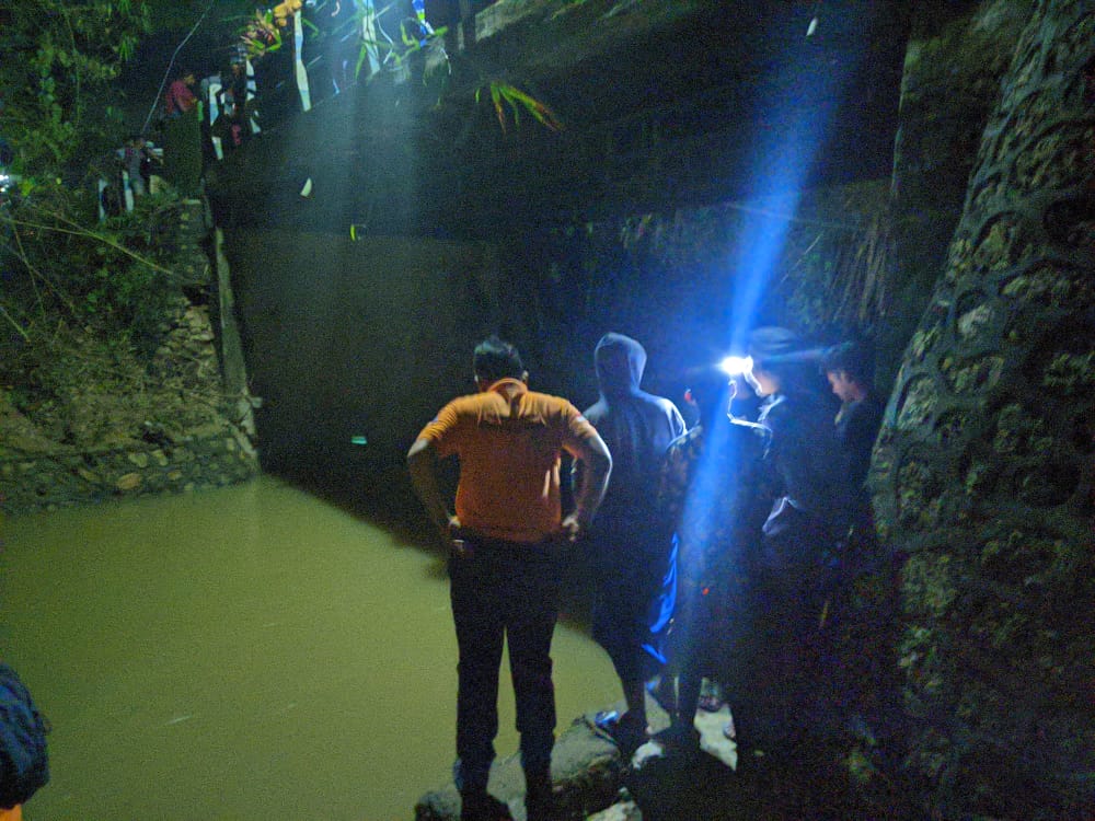 Adu Jangkrik, Nekat loncat ke Sungai, Bocah 14 Tahun Tenggelam