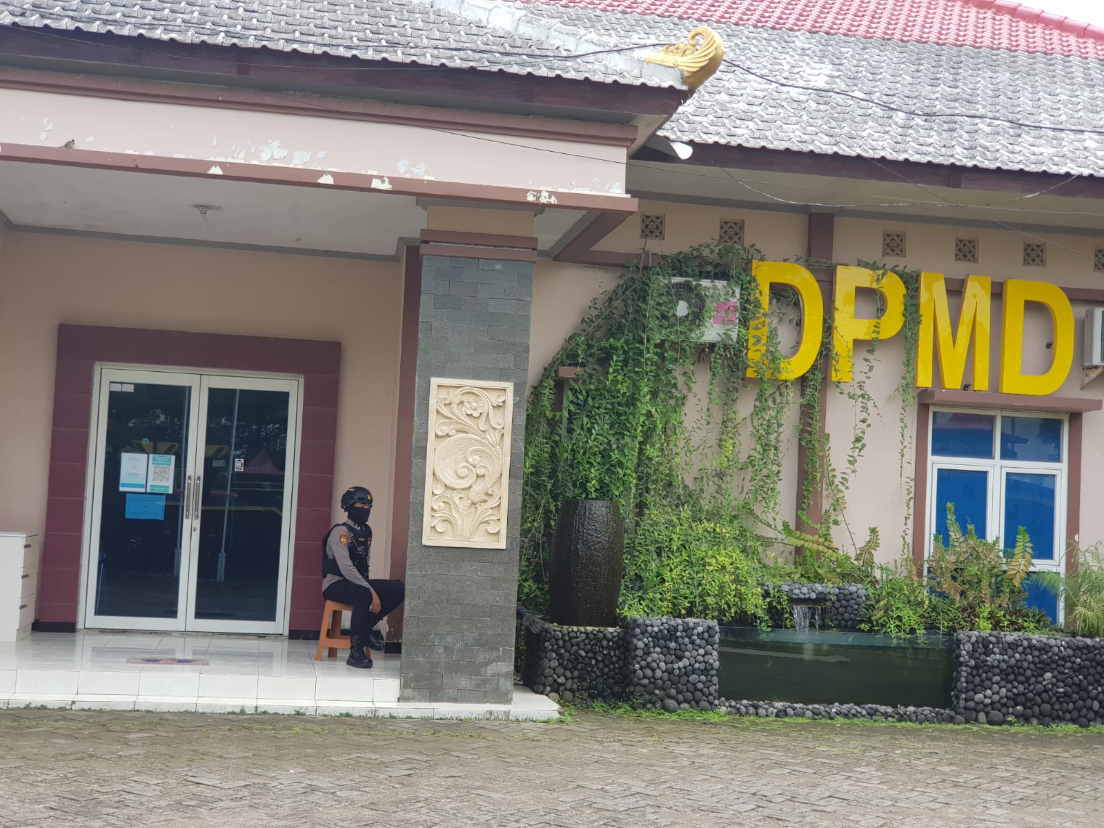 Masih Berlanjut, Hari Ketiga KPK Geledah Dinas PMD dan Disperinaker Bangkalan
