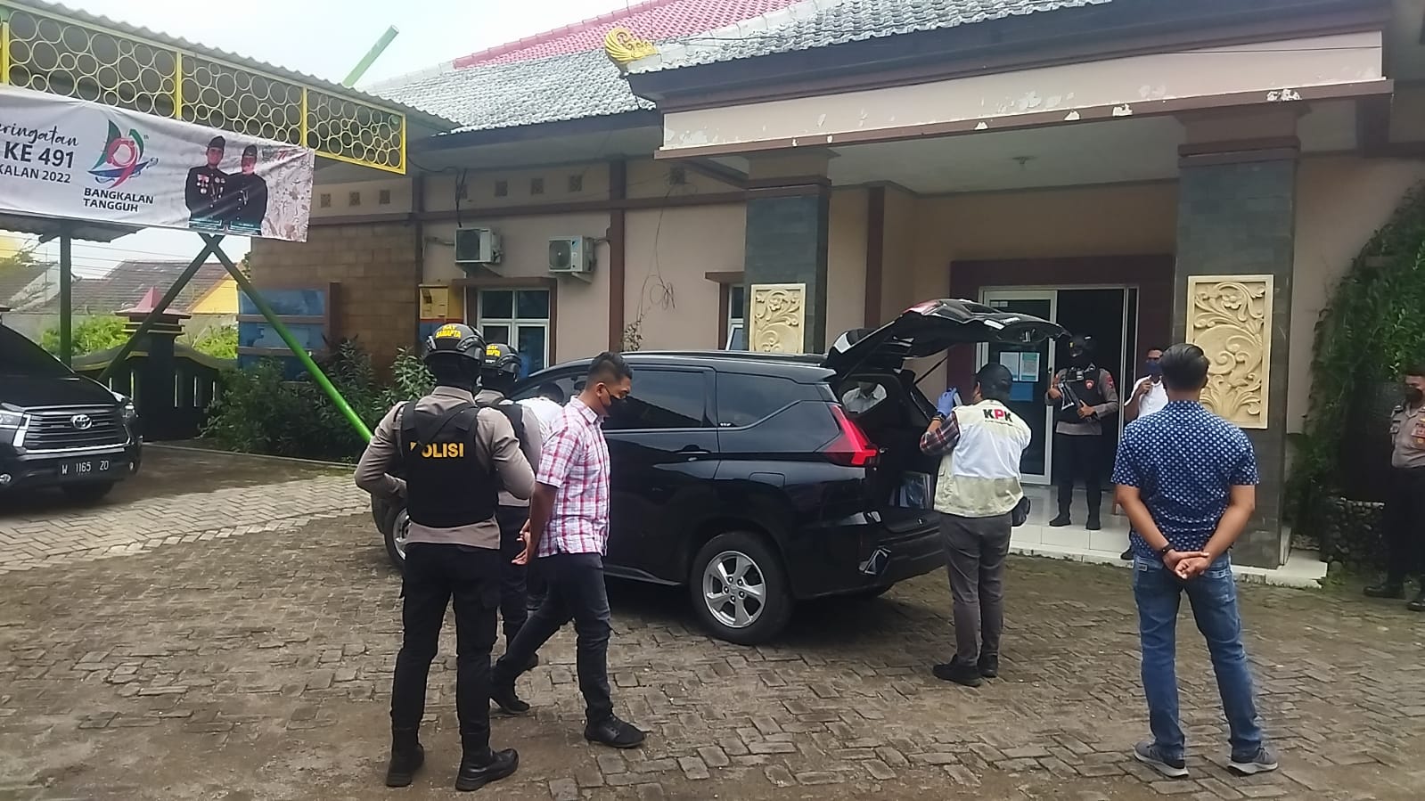 Selain Kantornya, Mobil Kepala Dinas PMD Juga Ikut Digeledah oleh KPK