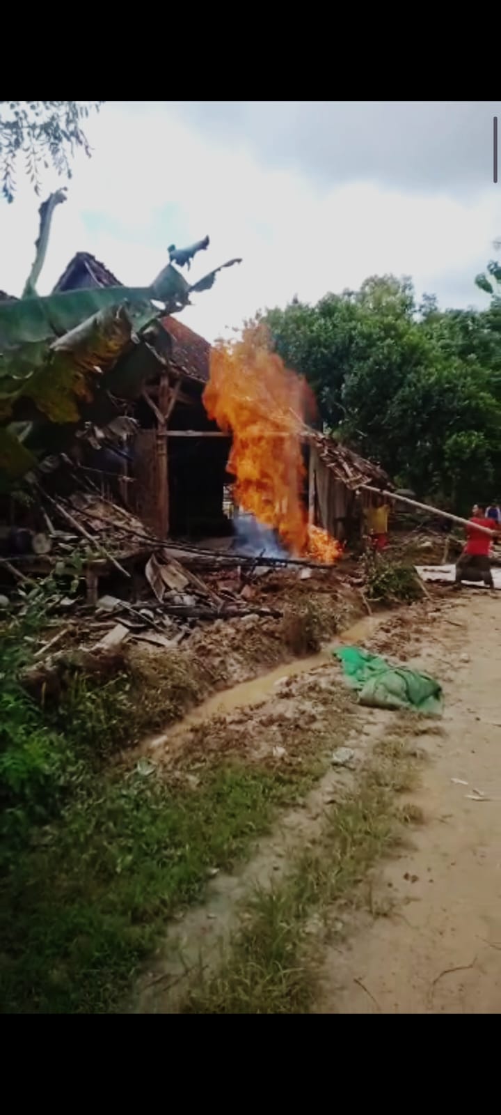 Satu Rumah Terbakar di Duga Akibat Sumur Bor Mengeluarkan Api