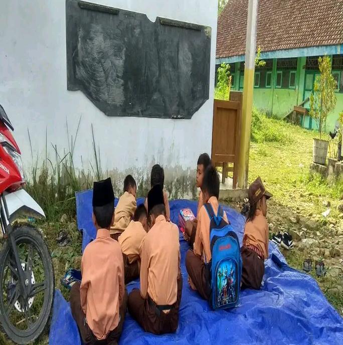 Tiga Kelas Ambruk Tiga Lainnya Rusak Parah