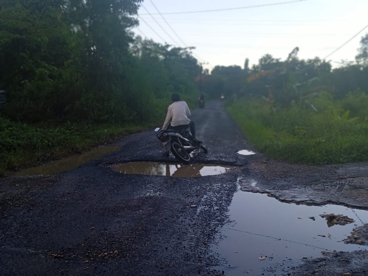 Kecelakaan Disebabkan Jalan Berlubang, Rakyat Keluhkan Perbaikan