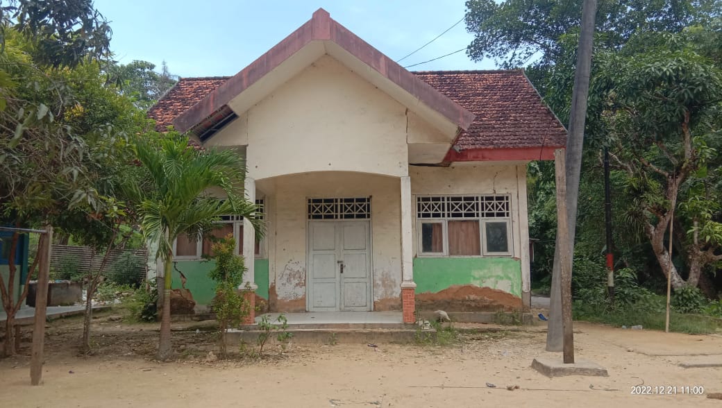 Perpustakaan Sekolah Rusak Puluhan Buku Dimakan Rayap