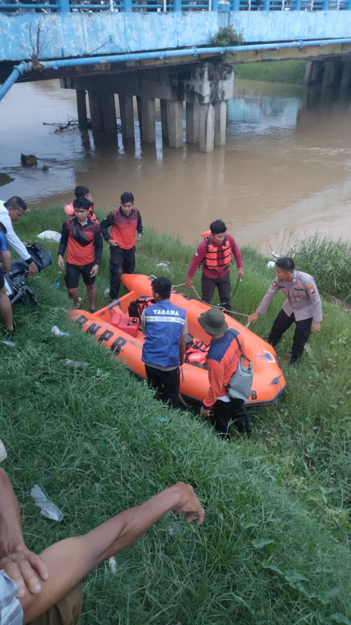 Hari Kedua Pencarian, Manusia Silver Tenggelam di Sungai kali Kemuning belum Ditemukan