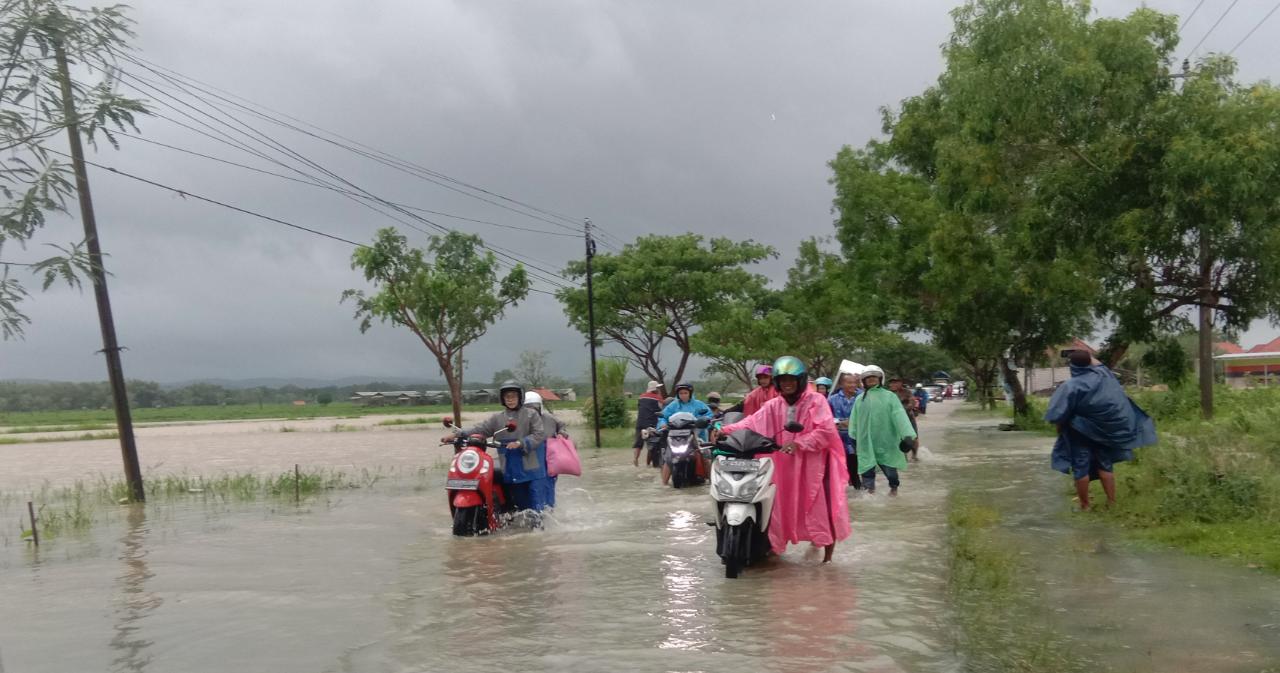 Genangan Air Membuat Ratusan Roda Dua Mati