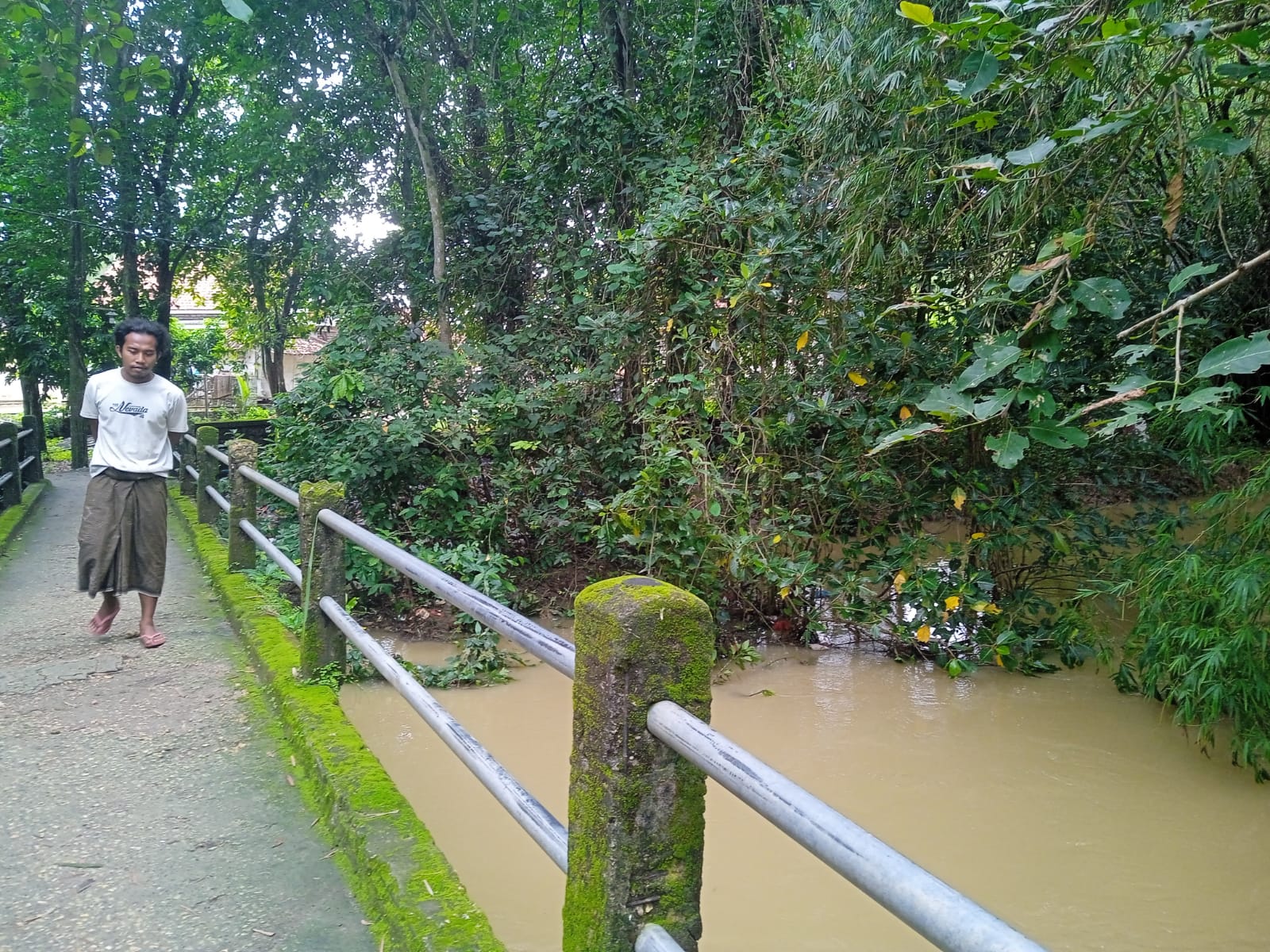 Warga Sampang Dihantui Banjir