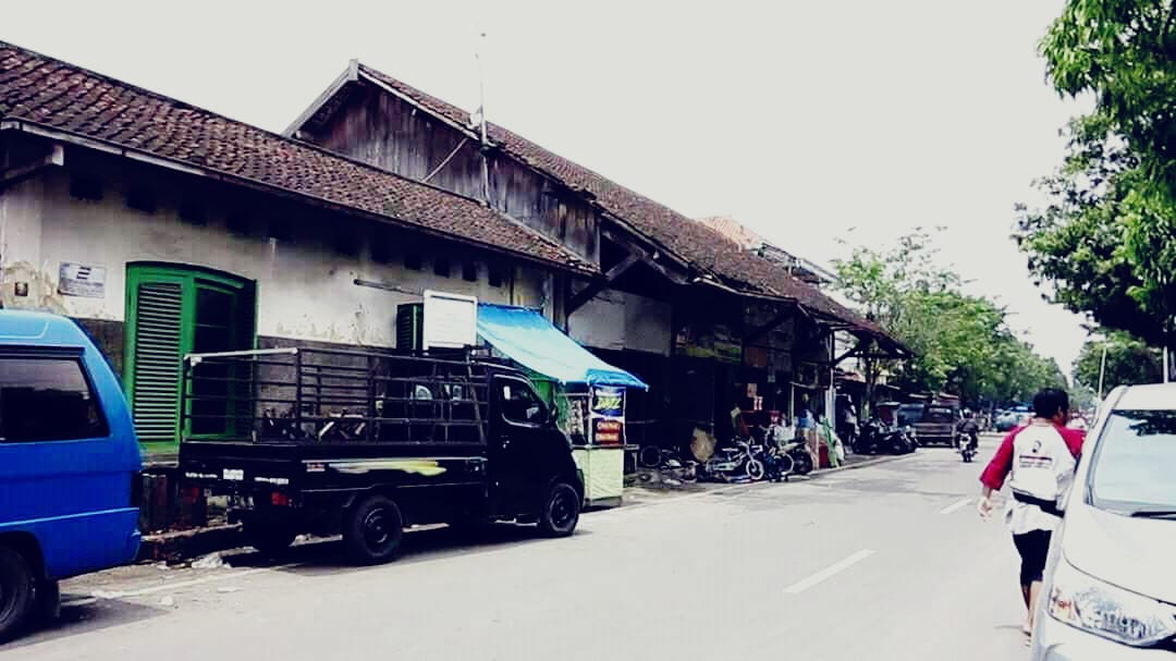 Menilik Masa Kejayaan Stasiun Kereta Api di Sampang