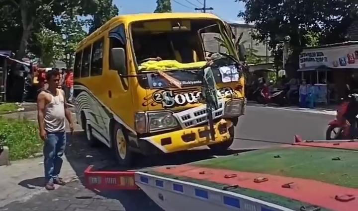 Kecelakaan Beruntun Maut Hampir Memakan Korban Empat Orang Mengalami Luka-Luka