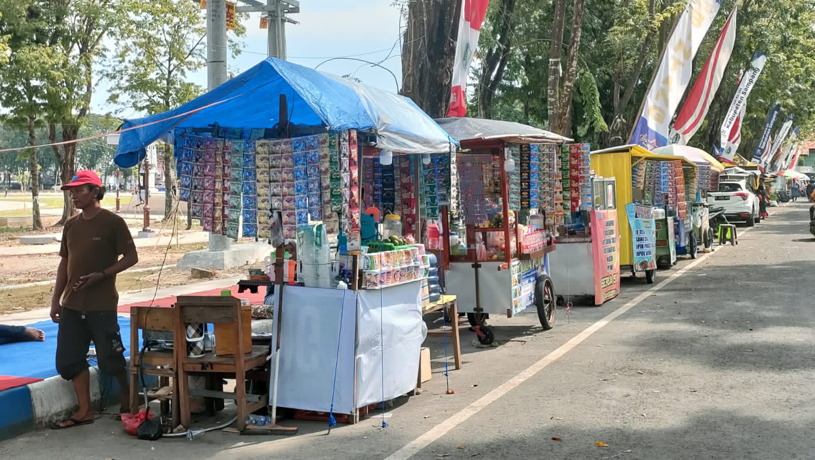 PKL Jualan di Dalam Alun-alun Trunojoyo, DLH Sebut Tidak ada Izin