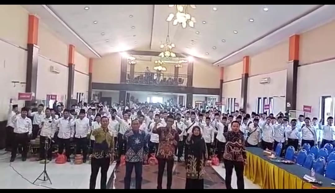 558 Anggota PPS Pemilu 2024 Sampang Resmi Dilantik