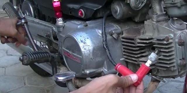 Cek Kondisi Busi Pada Kendaraan Motor, Jika Tidak Mau Mogok