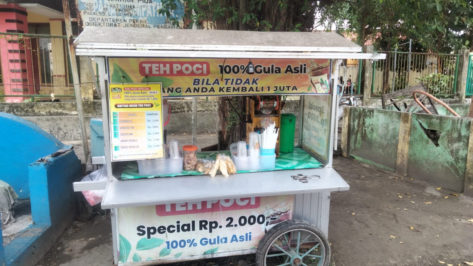 Trik Usaha Jual Teh Poci di Sampang