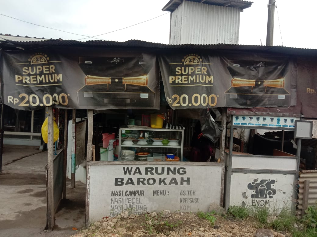 Fitria Pengusaha Warung Nasi Rames Dan Nasi Pecel di Torjun