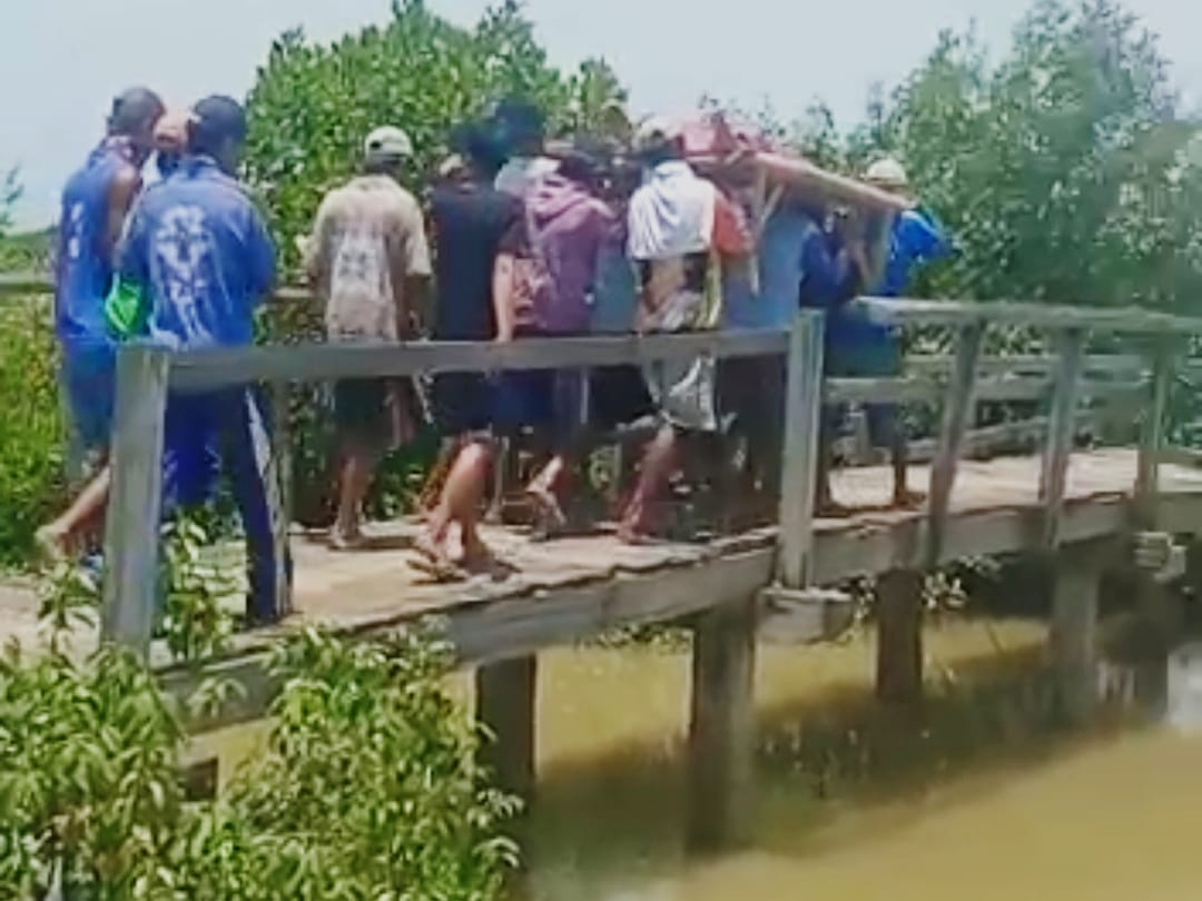 Terpleset Saat Perbaiki Tanggul Tebing Tambak Yang Jebol, Tiga Warga Sampang Meninggal