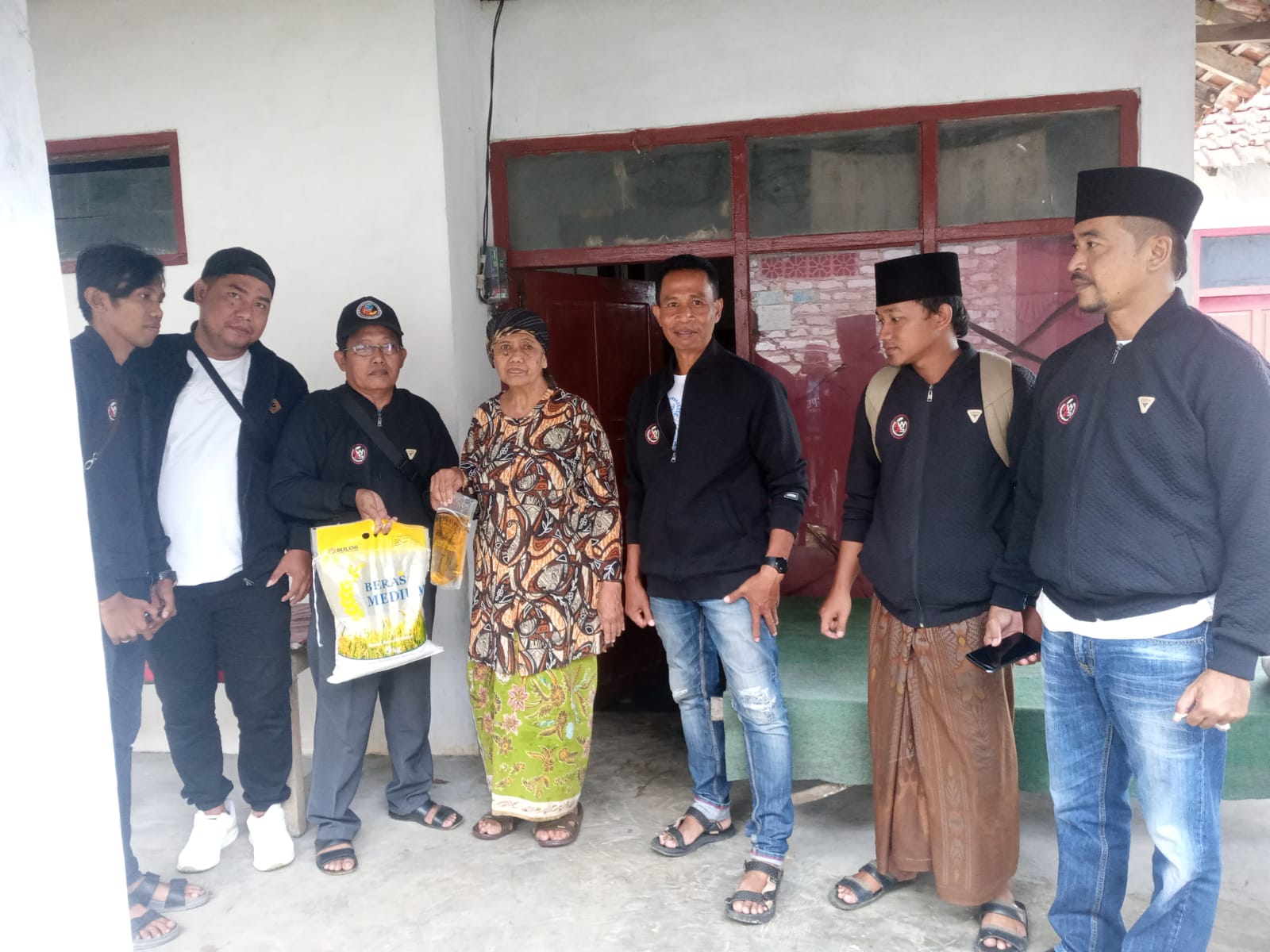 Sambut Bulan Ramadhan, AWAS Bagikan Sembako Secara Door to Door