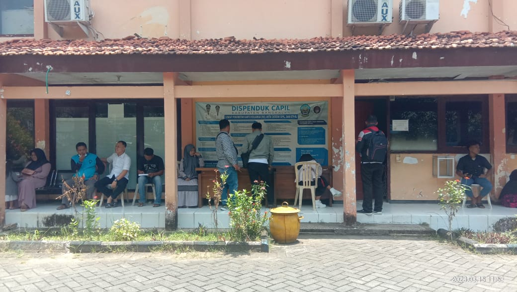 One Day One Service Menjadi Andalan Masyarakat Bangkalan Melengkapi Data Kependudukan