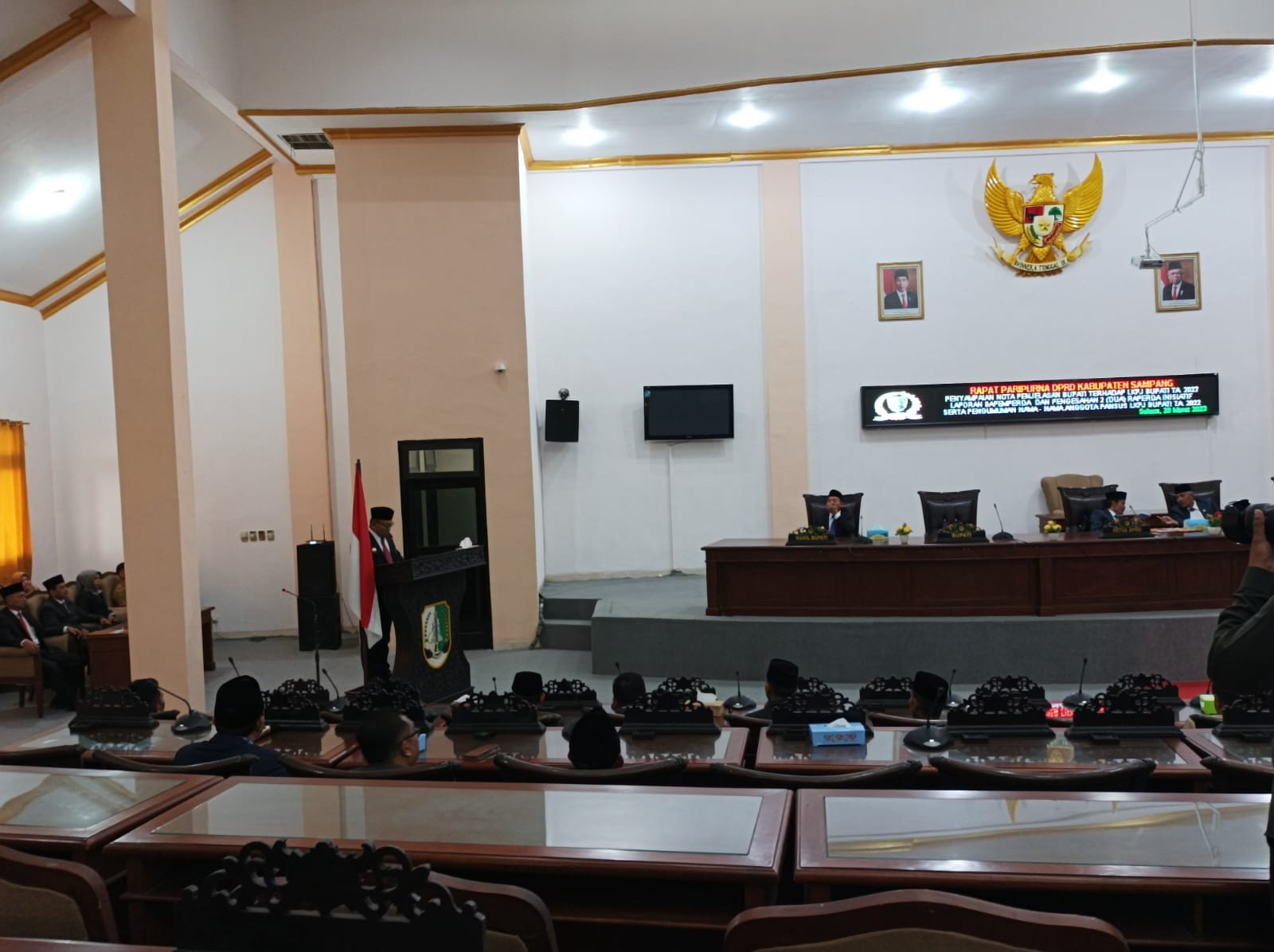 Gelar Rapat Paripurna, Bupati Sampang Sampaikan Nota Penjelasan LKPJ 2022