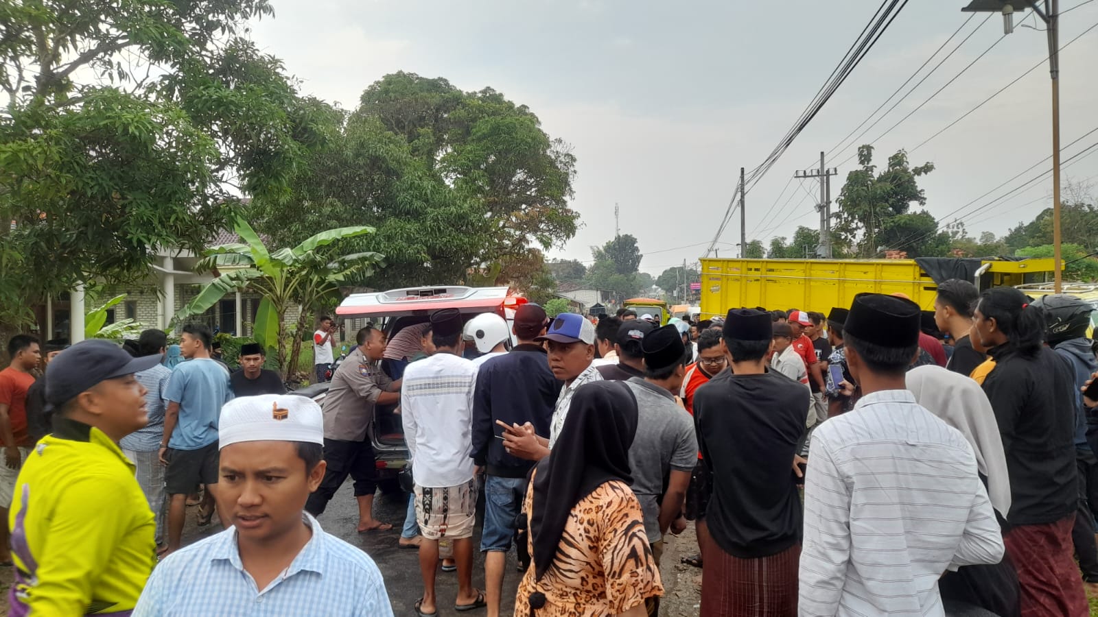 Kecelakaan Maut, Dua Pengendara Motor Tewas di Tempat Usai Ditabrak Truk di Jalan Ketapang Sampang