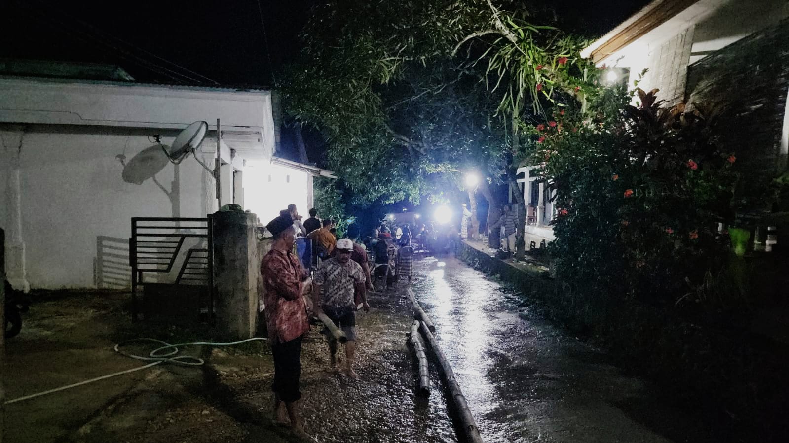 Janji Bupati Tak Kunjung Ditepati, 16 Tahun Jalan Poros Kabupaten Desa Karang Anyar Rusak