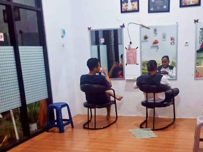 Berkah Bulan Ramadhan, Pendapatan Tukang Cukur Naik Saat Bulan Puasa