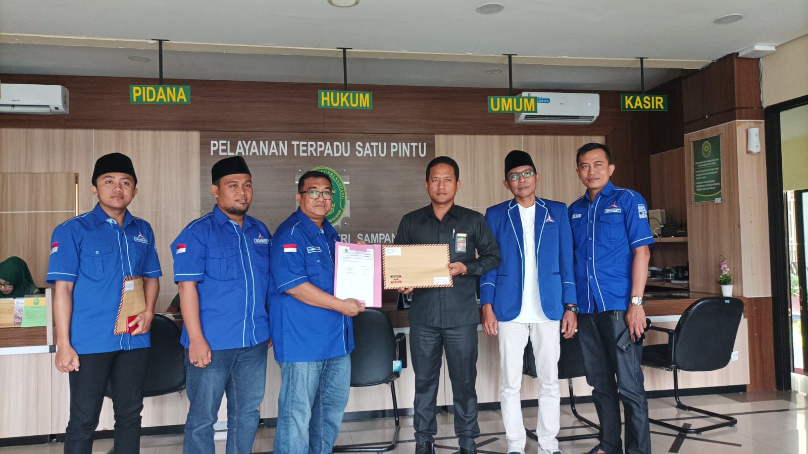 Layangkan Surat ke PN Sampang, DPC  Demokrat Lawan Moeldoko