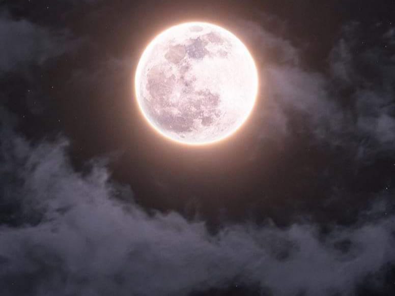 Fenomena Pink Moon di Bulan Ramadhan, Ketika Bulan Berubah Warna Merah Muda
