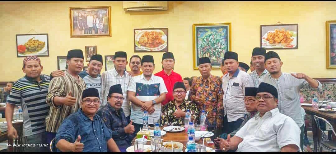 Persatuan kerapan Sapi keluarga Madura Adakan Buka Bersama di Rumah Makan Ternama di Bangkalan