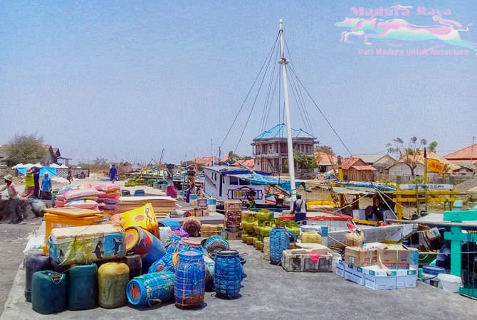 Lebaran, Pelabuhan Tanglok Terpantau Masih Ramai