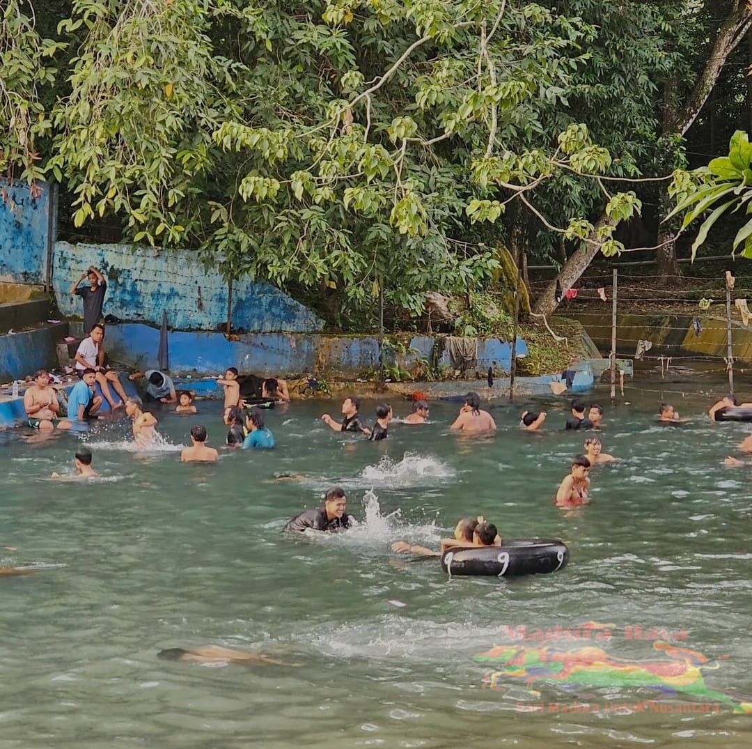 Sensasi liburan di Pemandian Sumber Mata Air Omben Sambil Berenang