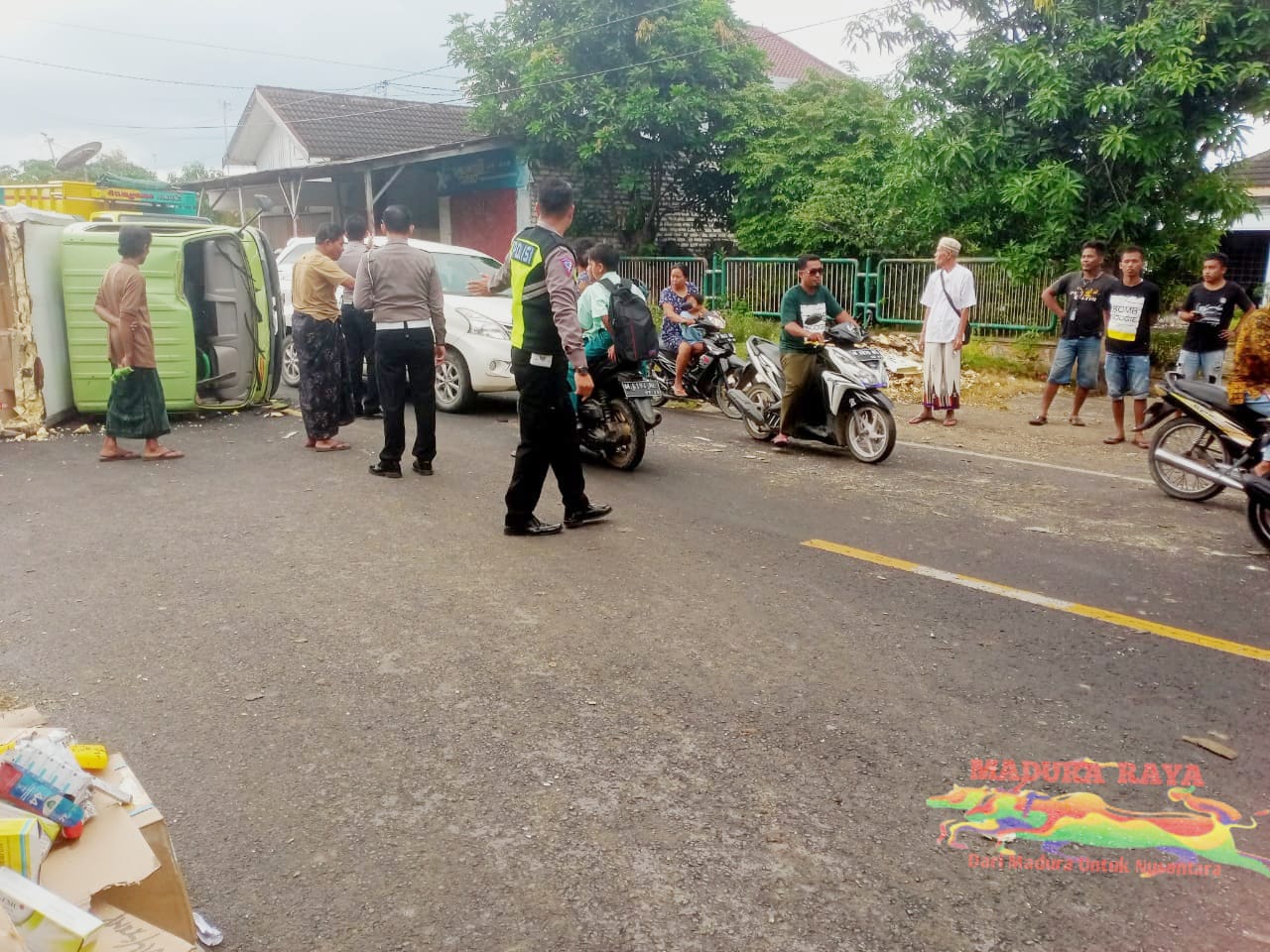 Dua Truk Adu Moncong di Jalan Camplong, Satu Korban Luka Berat
