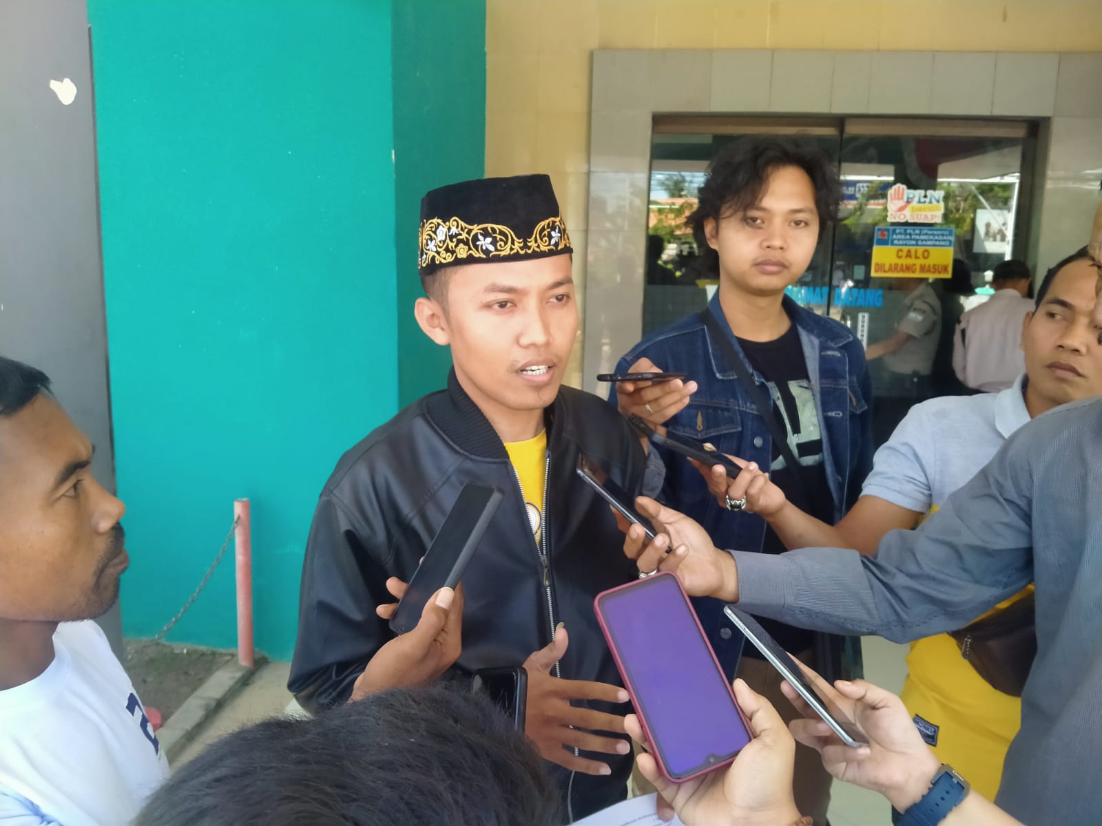 Terkesan Dibuat Main, Dalam Audiensi Pihak PLN Rayon Sampang Tidak Memberikan Jawaban Pasti