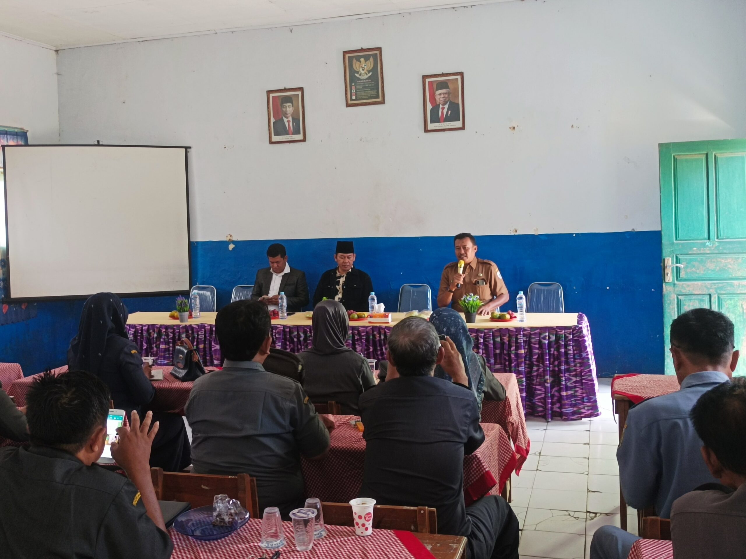 Sering Diintimidasi Oleh Oknum LSM Abal-abal, Komisi IV DPRD Sampang Sosialisai ke Sekolah di Kecamatan Jrengik