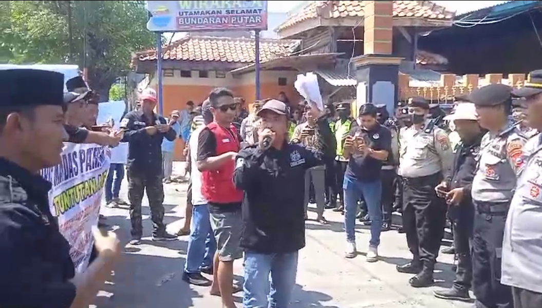 Aksi Demo MADAS Protes Pengrusakan Hutan Mangrove Oleh PT Budiono