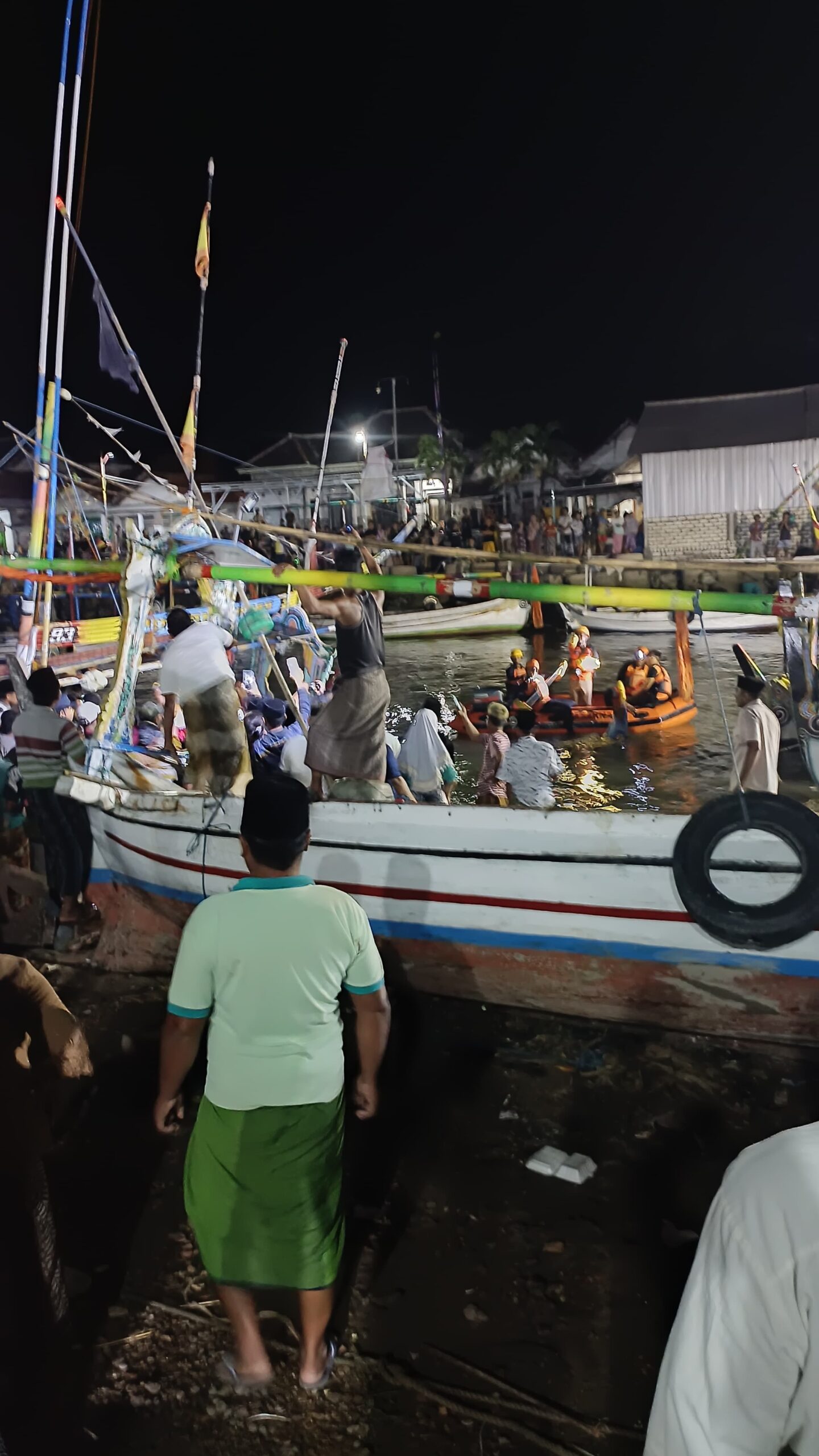Nelayan Pencari Ikan Yang Tenggelam di Temukan Tewas di Perairan Ketapang