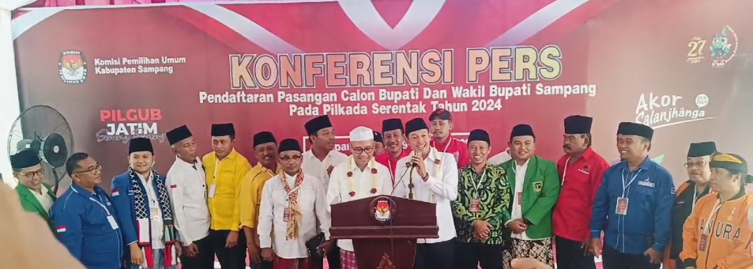 Gaya Pendaftaran Bacabup Kiai Mamak-Mas Ab ke KPU Sampang seperti Pertemuan Dua Raja Jawa