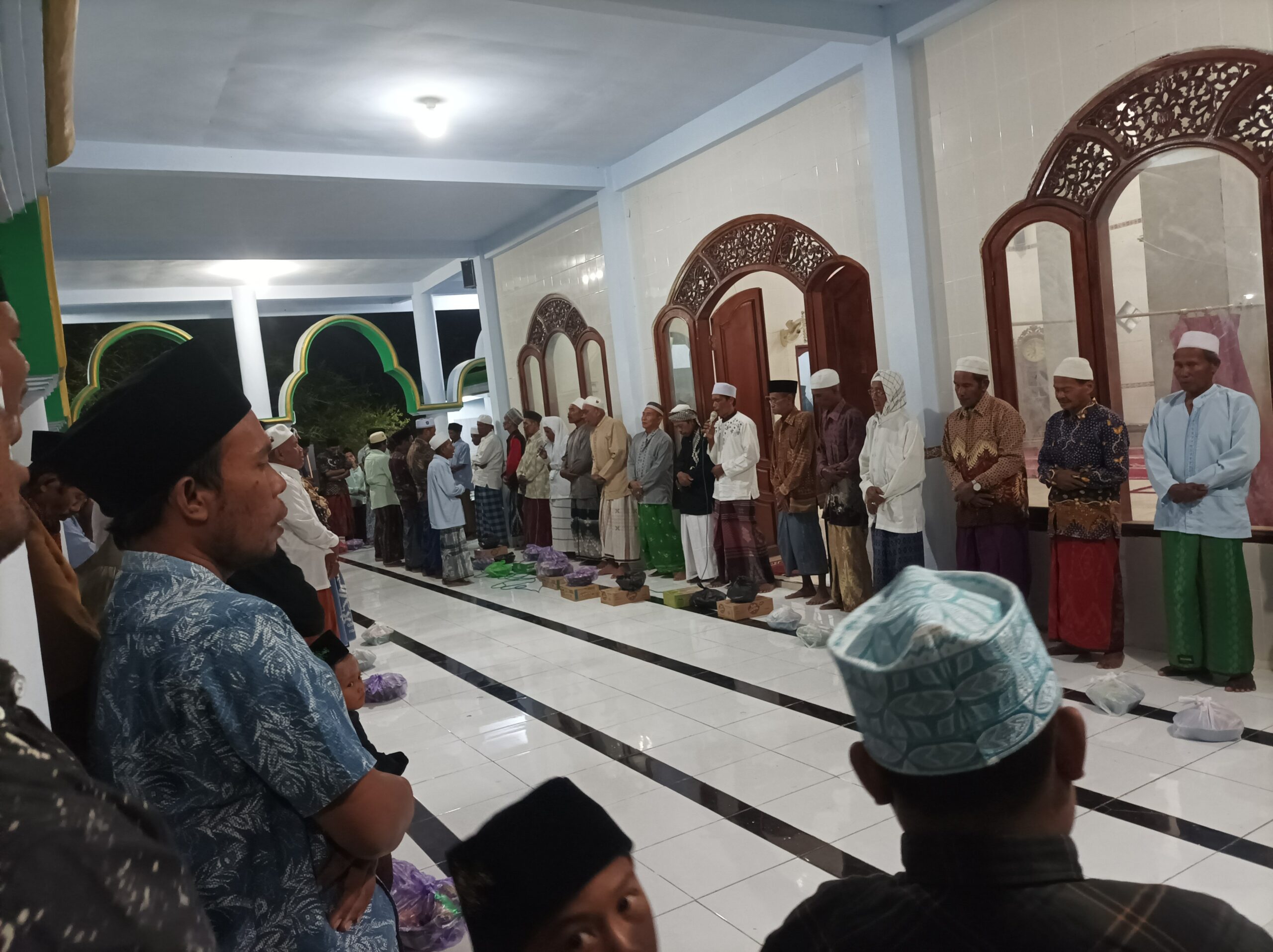 Malam Cocogen Cara Warga di Sampang Sambut Kelahiran Nabi