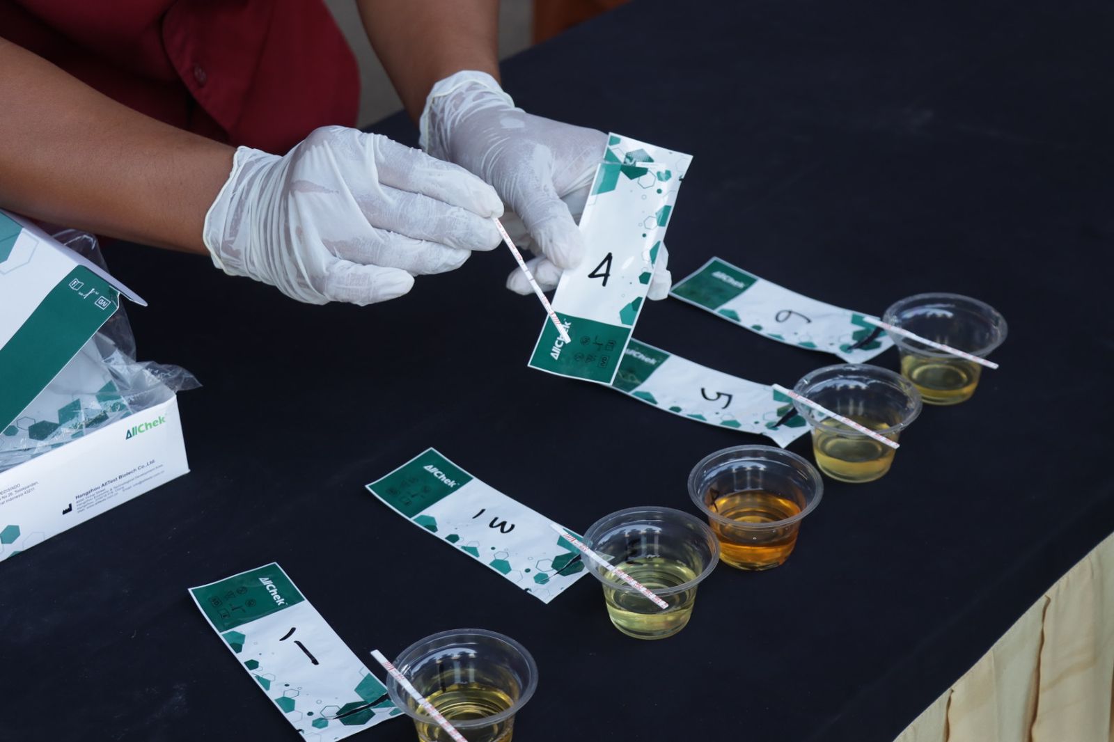 Jelang Pengamanan Pilkada, 11 Personel Polres Sampang Jalani Tes Urine