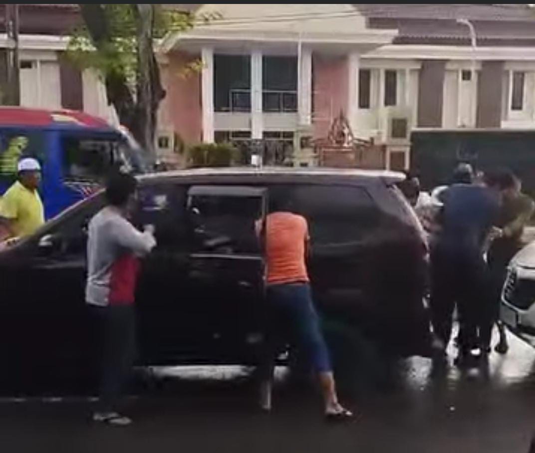 Bagai Adegan Film, Penangkapan Diduga Pelaku Narkoba di Tengah Jalan Sampang