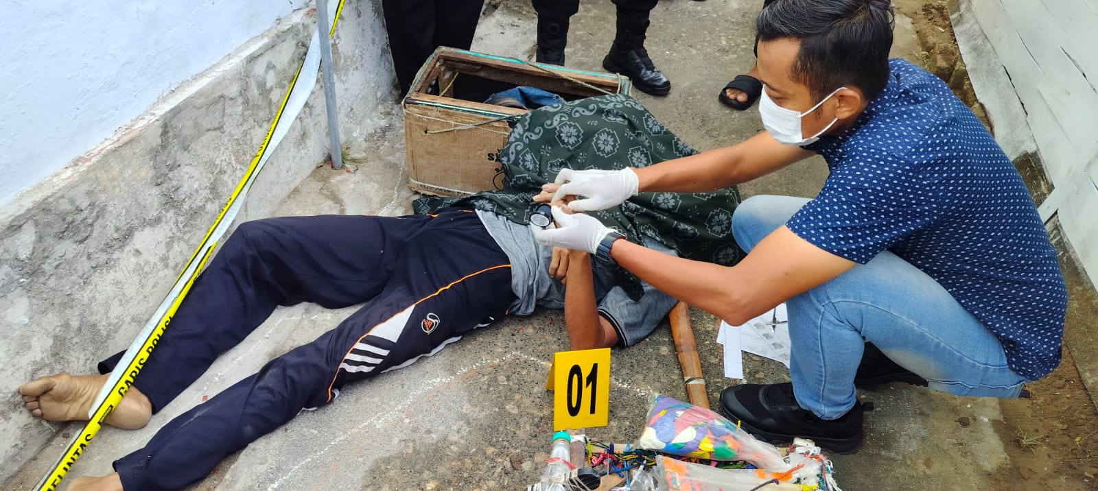 Warga di Gegerkan Seorang Pria Penjual Mainan Tergeletak Tak Bernyawa di Lorong Gang di Sampang